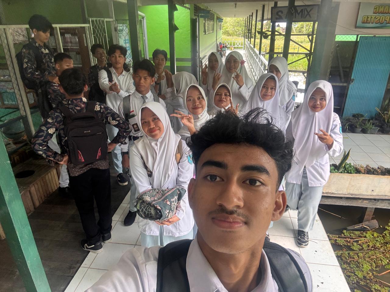 Momen kelas 12 F5 SMAN 1 DAHA UTARA
