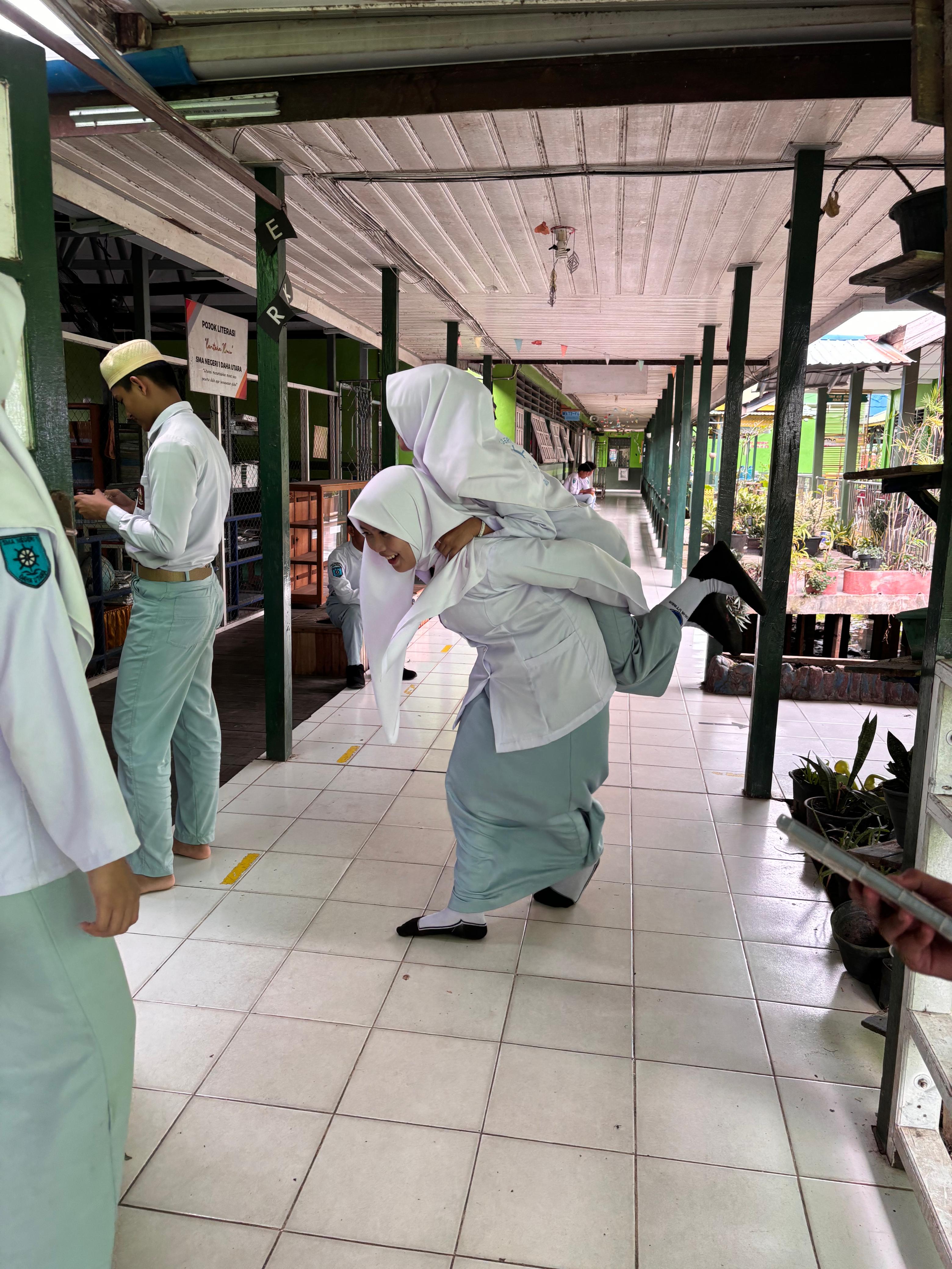 Momen kelas 12 F5 SMAN 1 DAHA UTARA